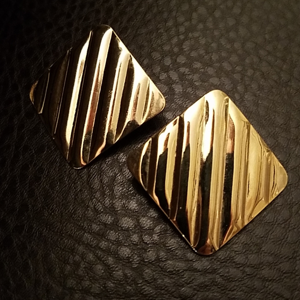 VTG clip on earrings